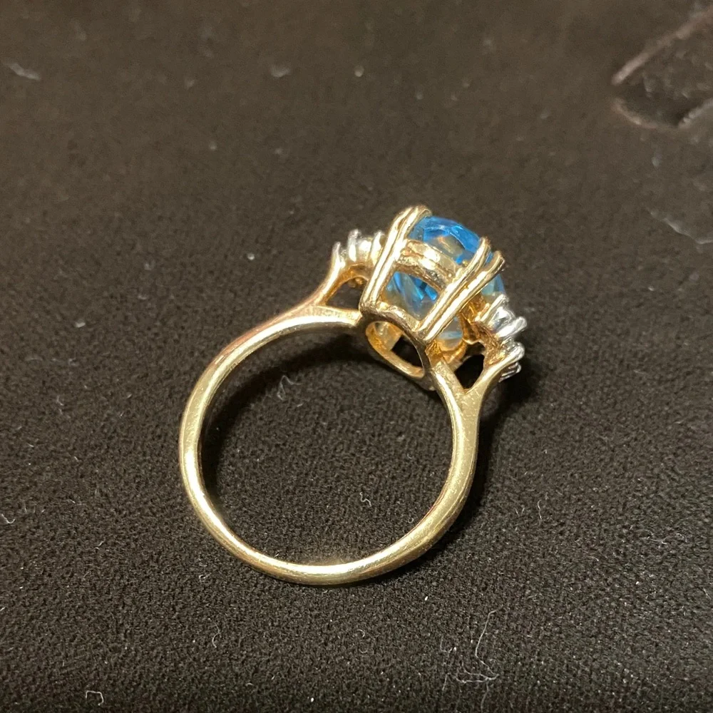 Vintage blue clear crystal 18KT H.G.E. Size 8 ring